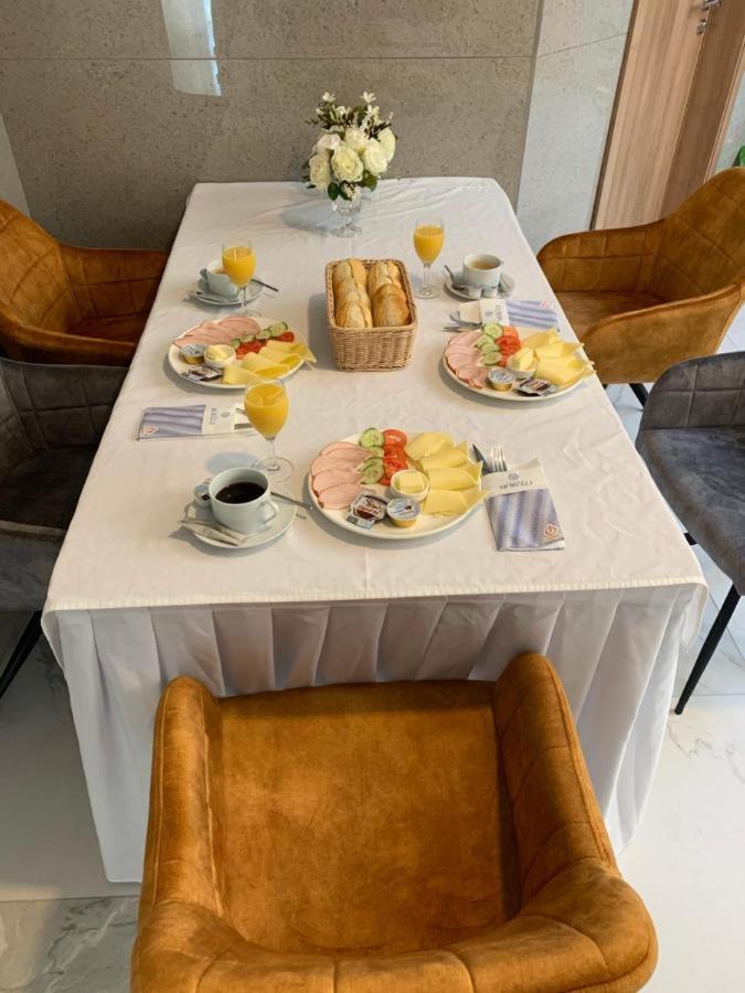 Hotel Flora Швебиш-Гмюнд Экстерьер фото